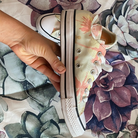 Very Adorbs Tropical Converse - Picture 10 of 12